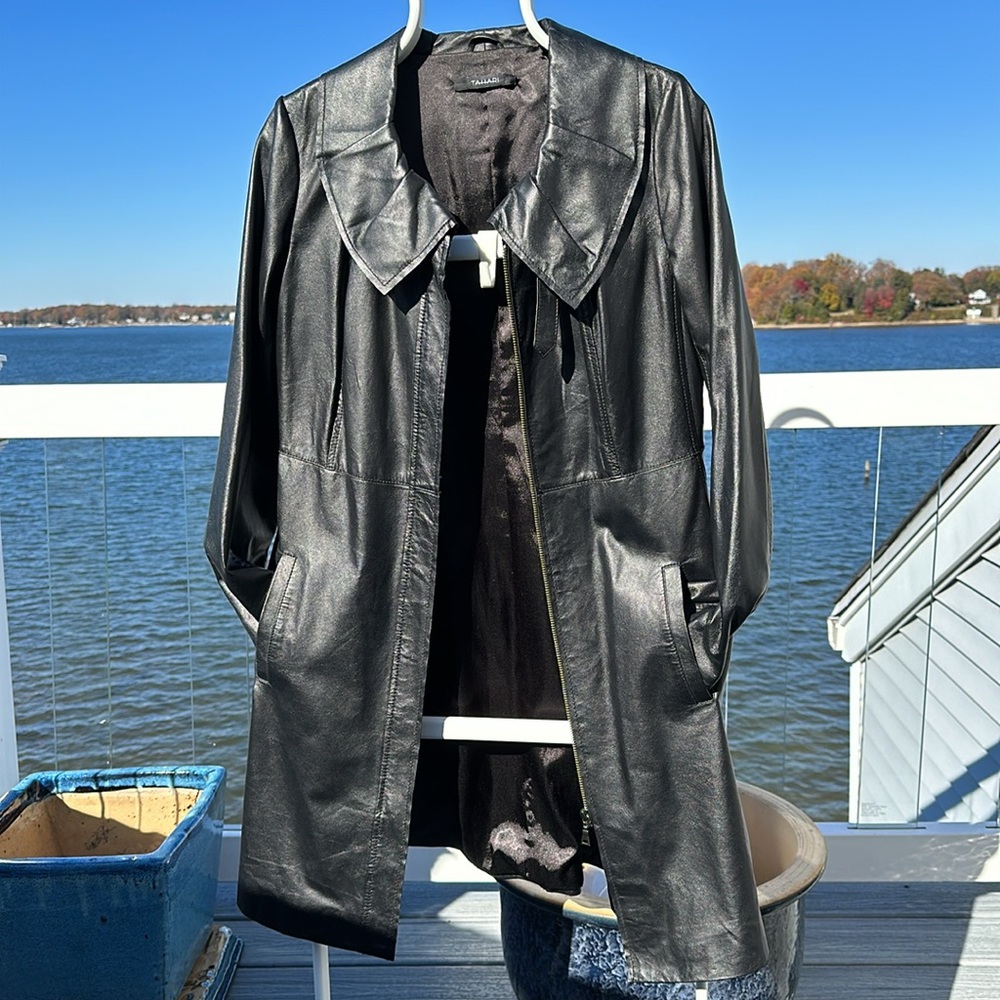 Lightweight Tahari leather trench coat size small